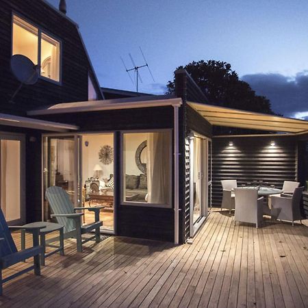 Chester Cottage Beachfront Oakura Exteriör bild