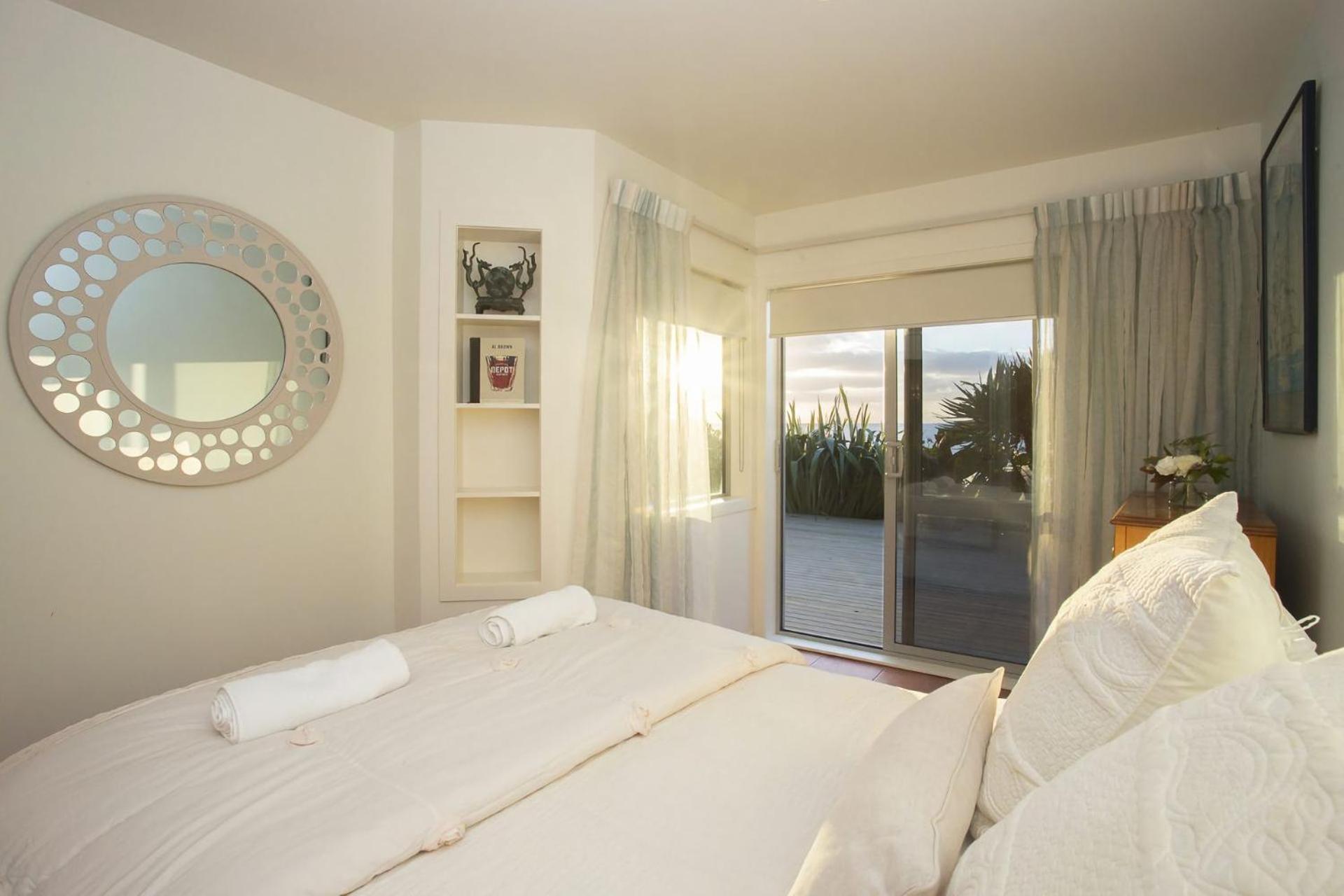 Chester Cottage Beachfront Oakura Exteriör bild
