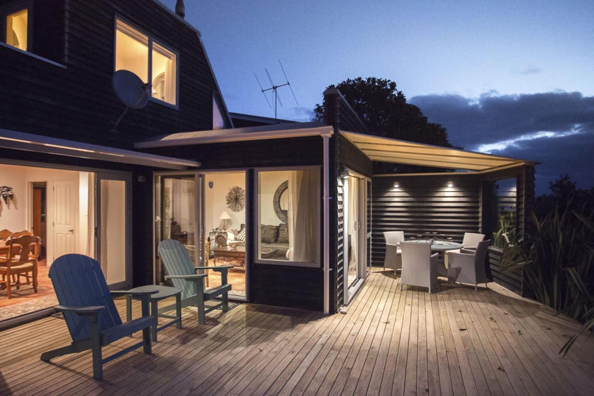 Chester Cottage Beachfront Oakura Exteriör bild